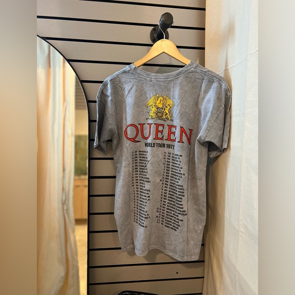 Daydreamer Queen World Tour 1977 Merch Tee - Picture 7 of 9